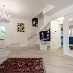 Solia - Indipendente Con Piscina E Giardino וילה