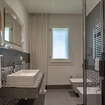 Solia - Indipendente Con Piscina E Giardino וילה