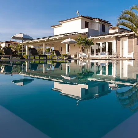 Solia - Indipendente Con Piscina E Giardino