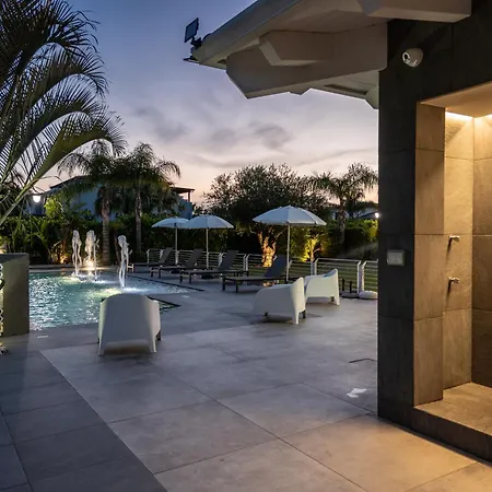 Solia - Indipendente Con Piscina E Giardino